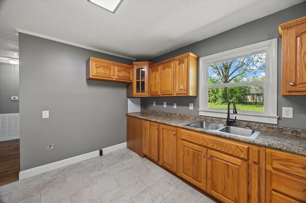 812 College Street Livingston TN 38570