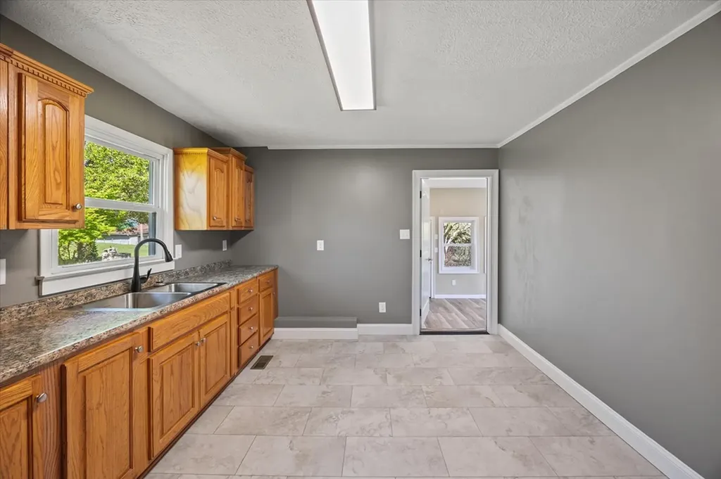 812 College Street Livingston TN 38570