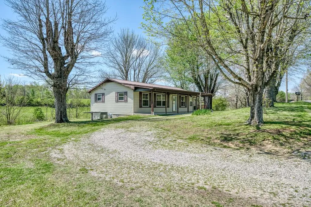 9176 Roberts Road Silver Point TN 38582