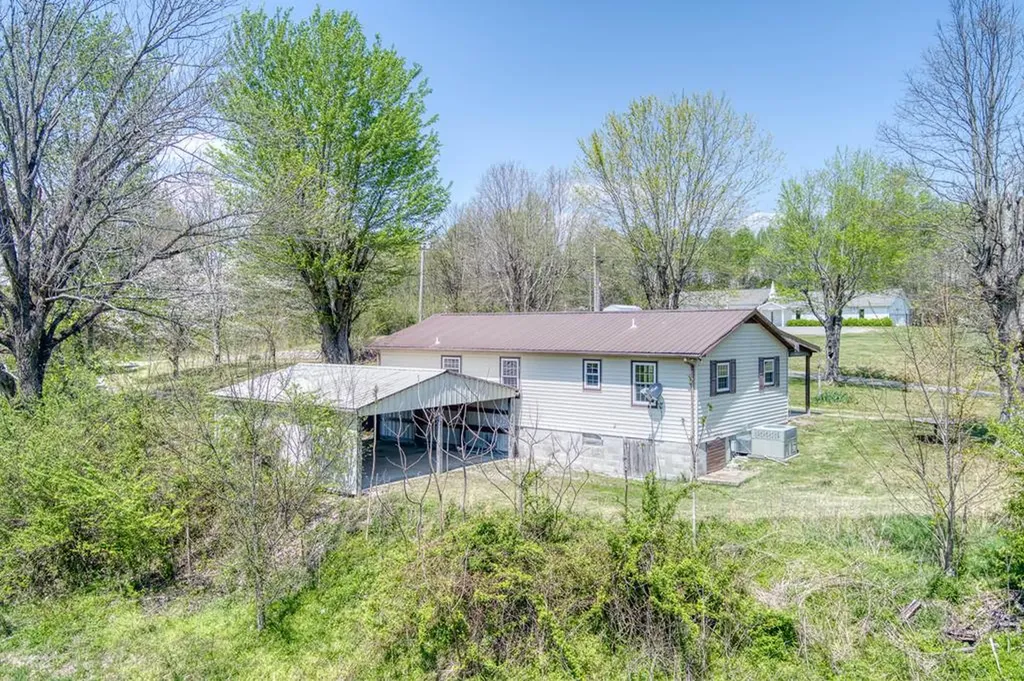 9176 Roberts Road Silver Point TN 38582