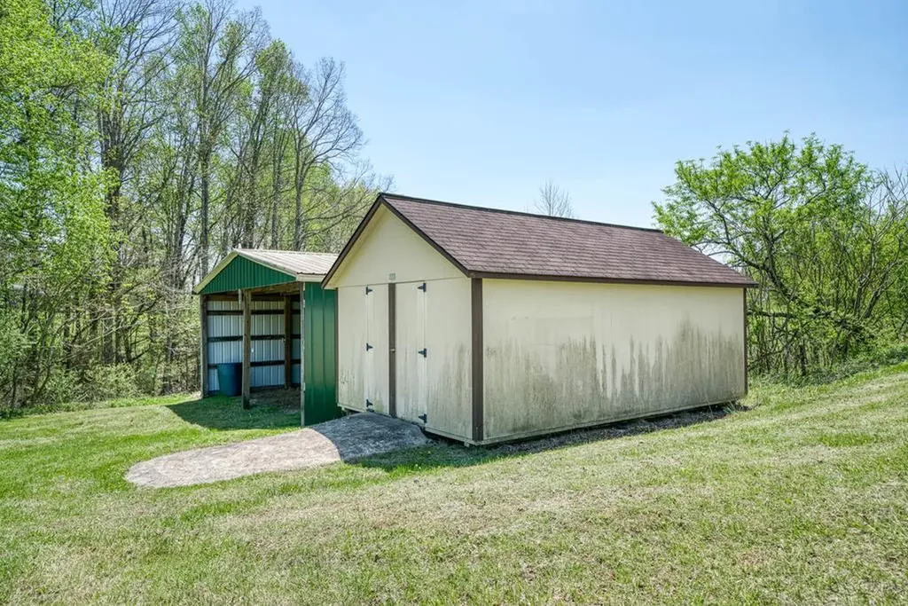 9176 Roberts Road Silver Point TN 38582