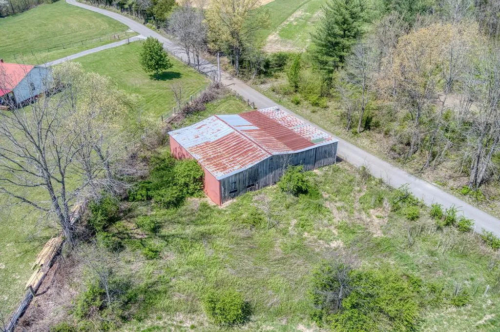 9176 Roberts Road Silver Point TN 38582