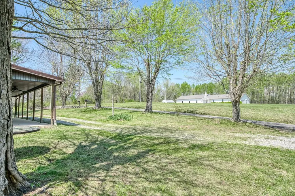 9176 Roberts Road Silver Point TN 38582