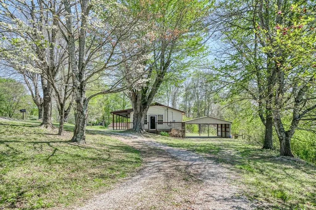 9176 Roberts Road Silver Point TN 38582