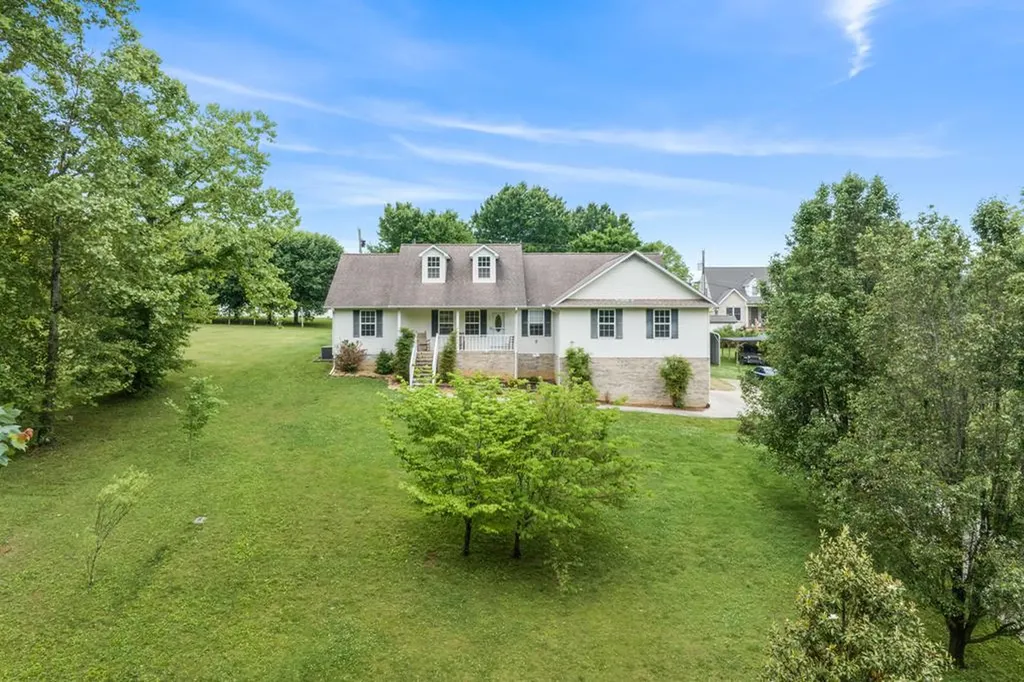 210 E Howard Road Livingston TN 38570