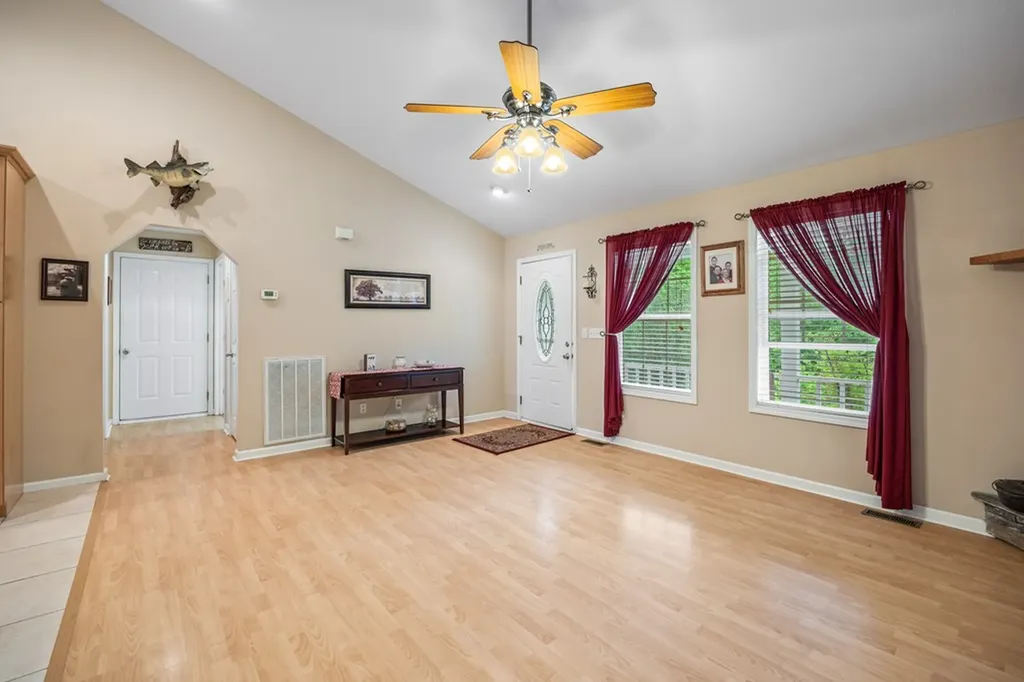 210 E Howard Road Livingston TN 38570