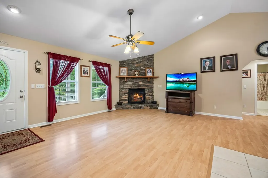 210 E Howard Road Livingston TN 38570