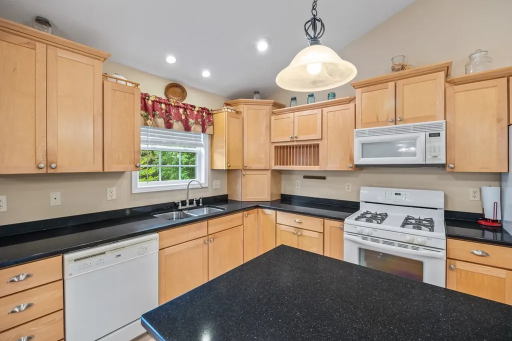 210 E Howard Road Livingston TN 38570