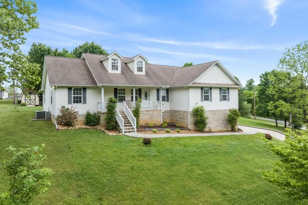 210 E Howard Road Livingston TN 38570