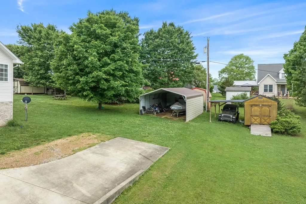 210 E Howard Road Livingston TN 38570