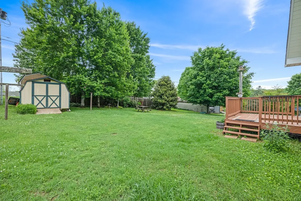 210 E Howard Road Livingston TN 38570