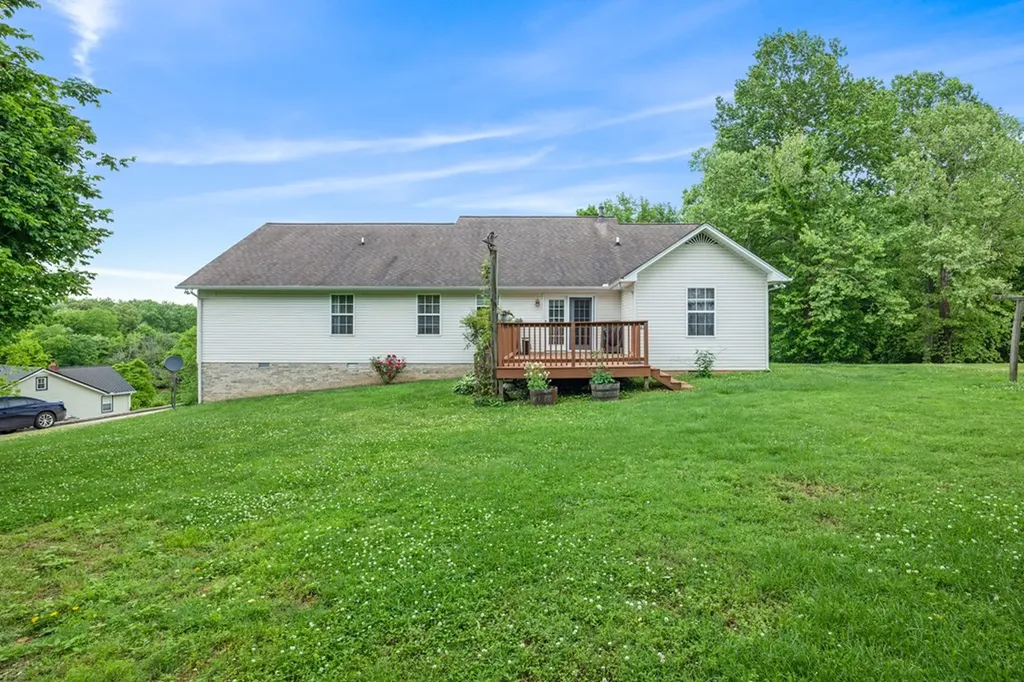 210 E Howard Road Livingston TN 38570