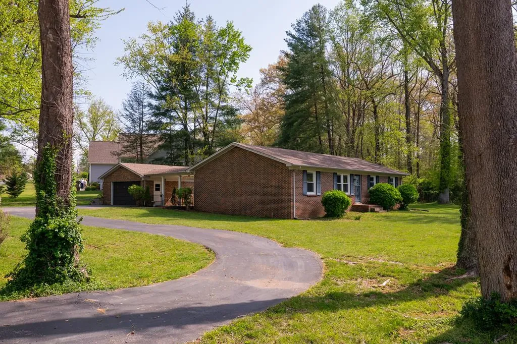 1203 W White Oak Drive Cookeville TN 38501