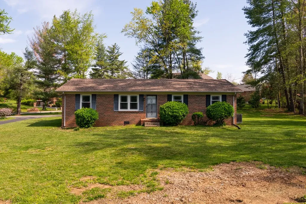 1203 W White Oak Drive Cookeville TN 38501