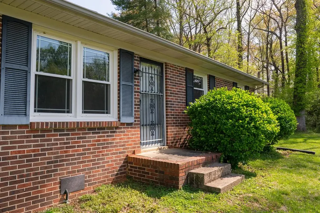 1203 W White Oak Drive Cookeville TN 38501