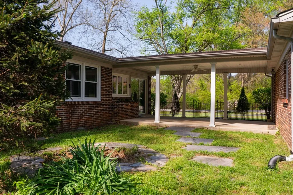 1203 W White Oak Drive Cookeville TN 38501