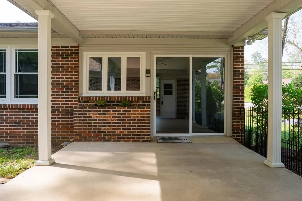 1203 W White Oak Drive Cookeville TN 38501