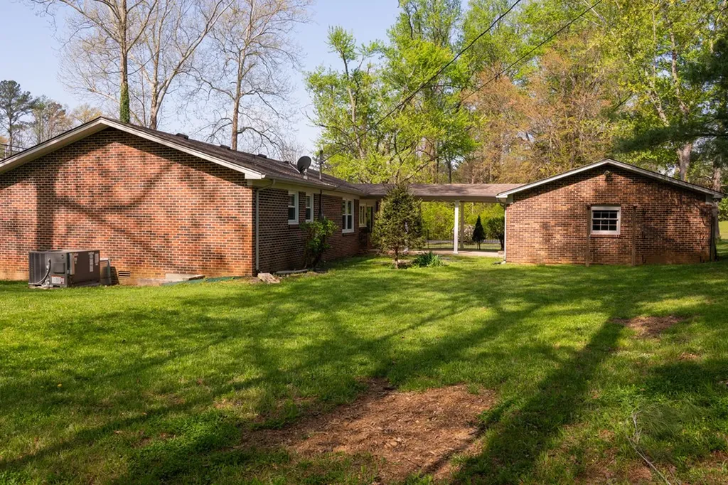 1203 W White Oak Drive Cookeville TN 38501