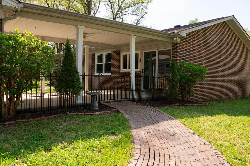 1203 W White Oak Drive Cookeville TN 38501