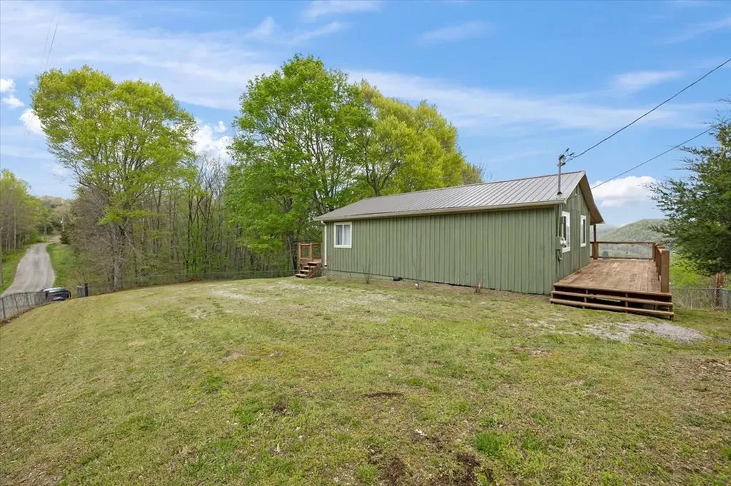 555 Gentry Lane Celina TN 38551