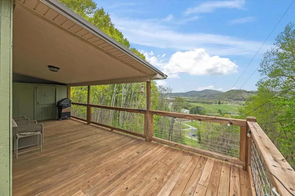 555 Gentry Lane Celina TN 38551