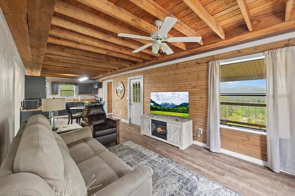 555 Gentry Lane Celina TN 38551