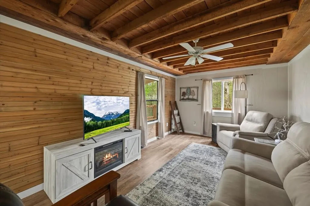 555 Gentry Lane Celina TN 38551