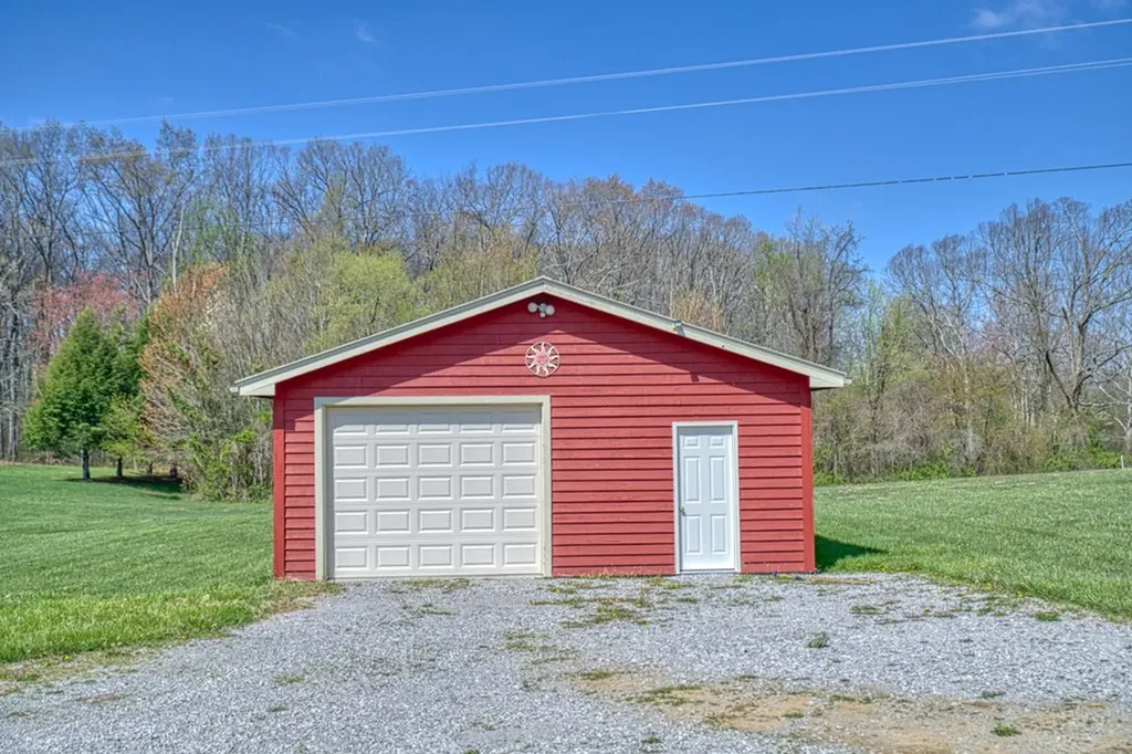 1133 Potato Farm Road Crossville TN 38571