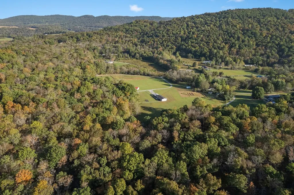 137 Music Barn Lane Monterey TN 38574