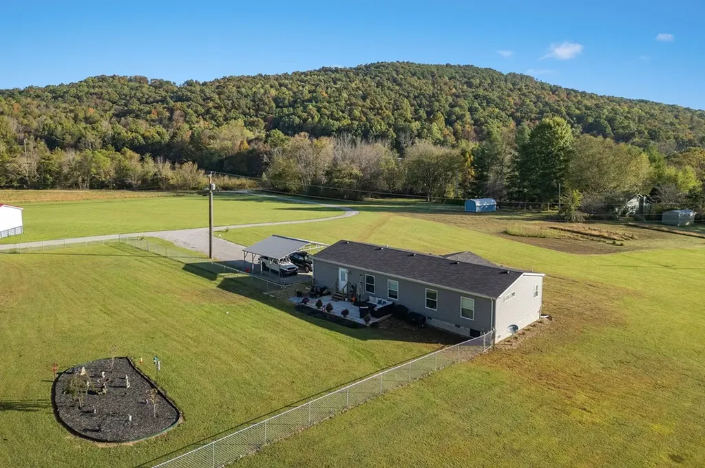 137 Music Barn Lane Monterey TN 38574