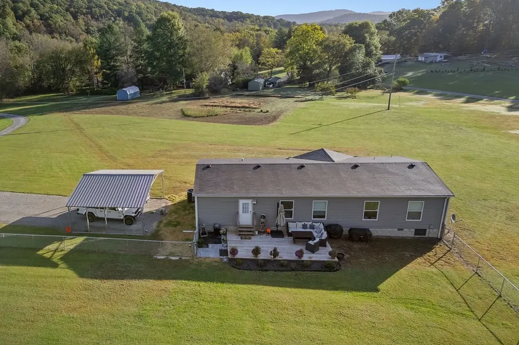 137 Music Barn Lane Monterey TN 38574