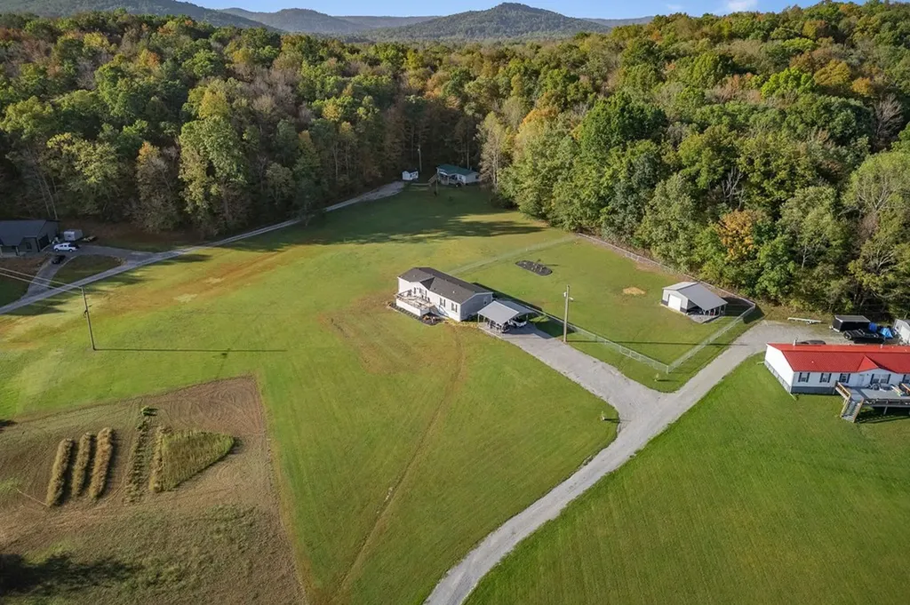 137 Music Barn Lane Monterey TN 38574