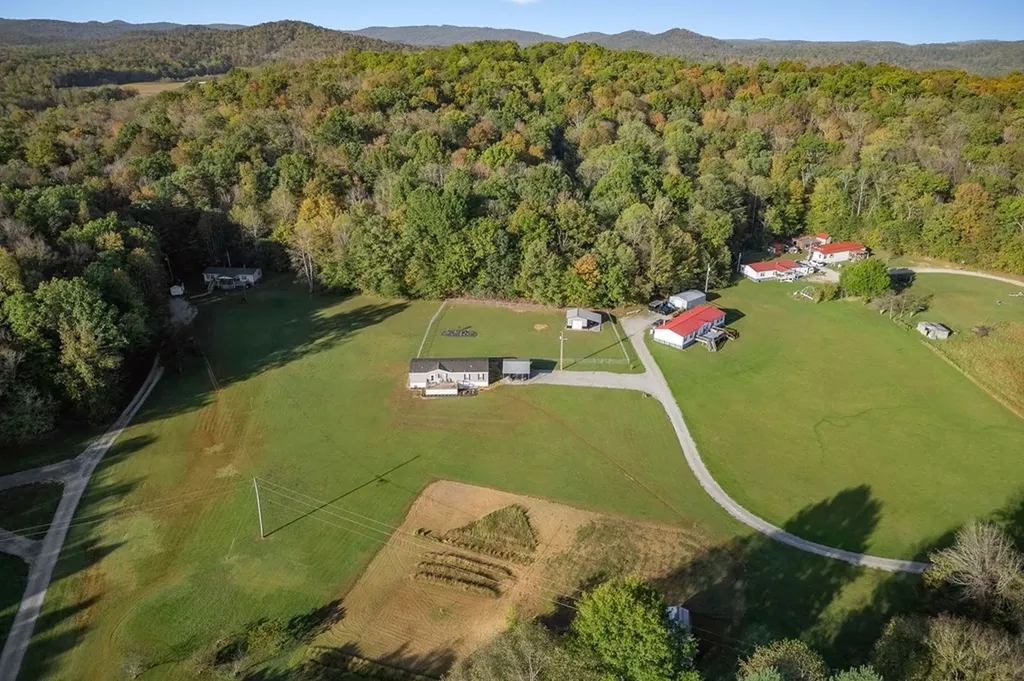 137 Music Barn Lane Monterey TN 38574