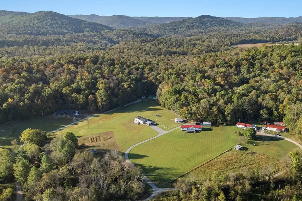 137 Music Barn Lane Monterey TN 38574