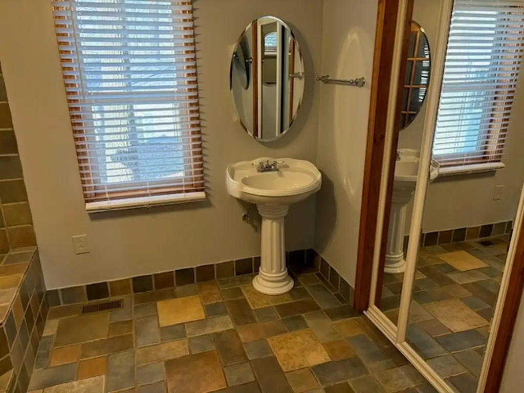 537 Greenwood Lafayette TN 37083