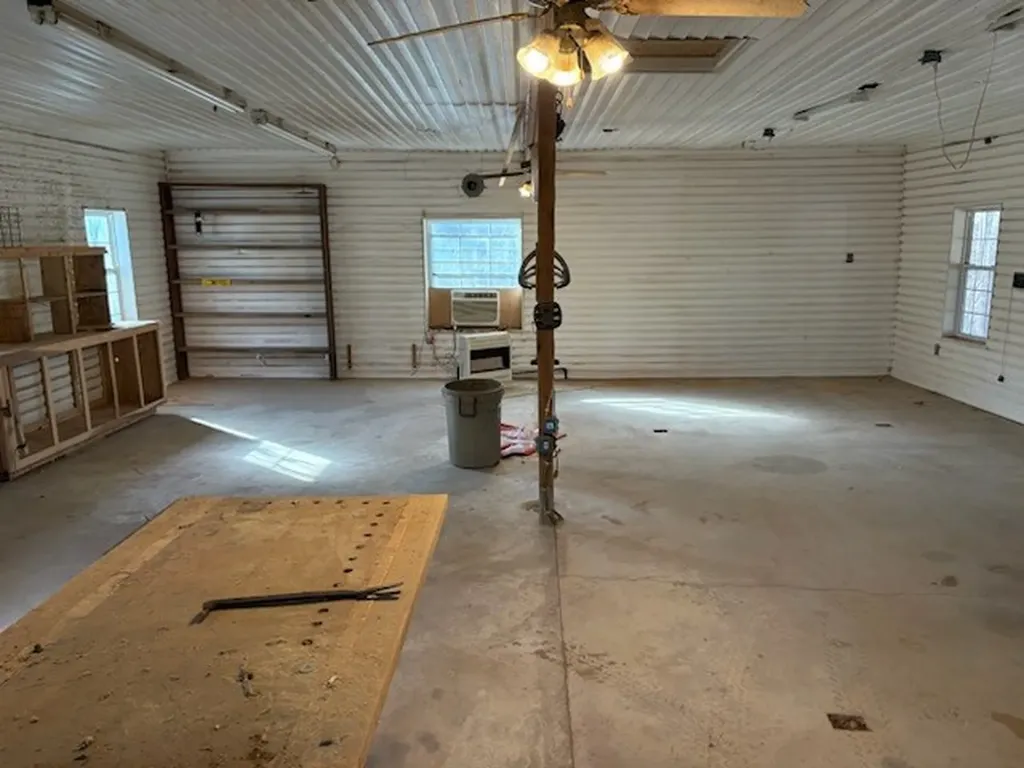 537 Greenwood Lafayette TN 37083