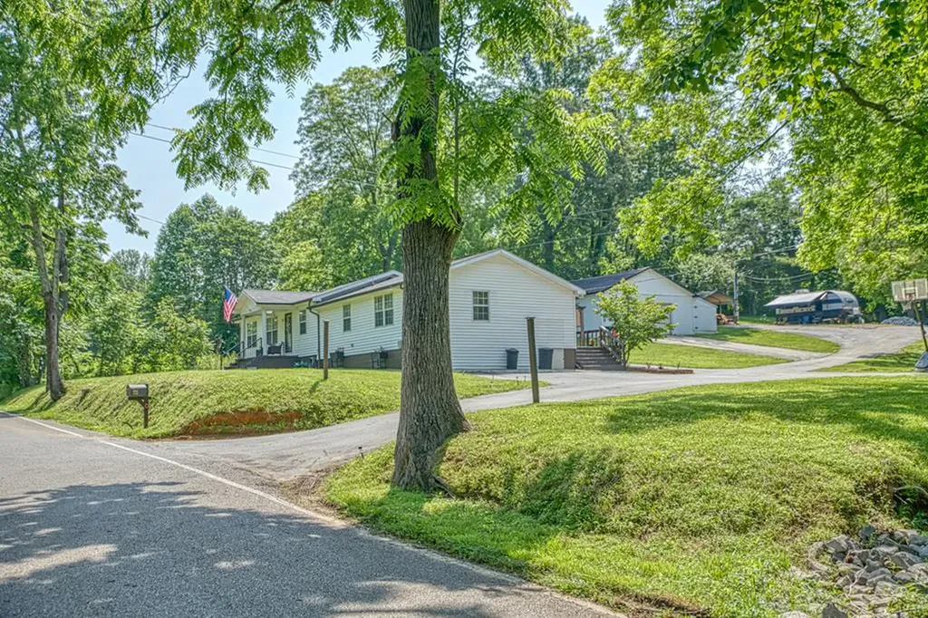 1236 Swamp Road Sparta TN 38583