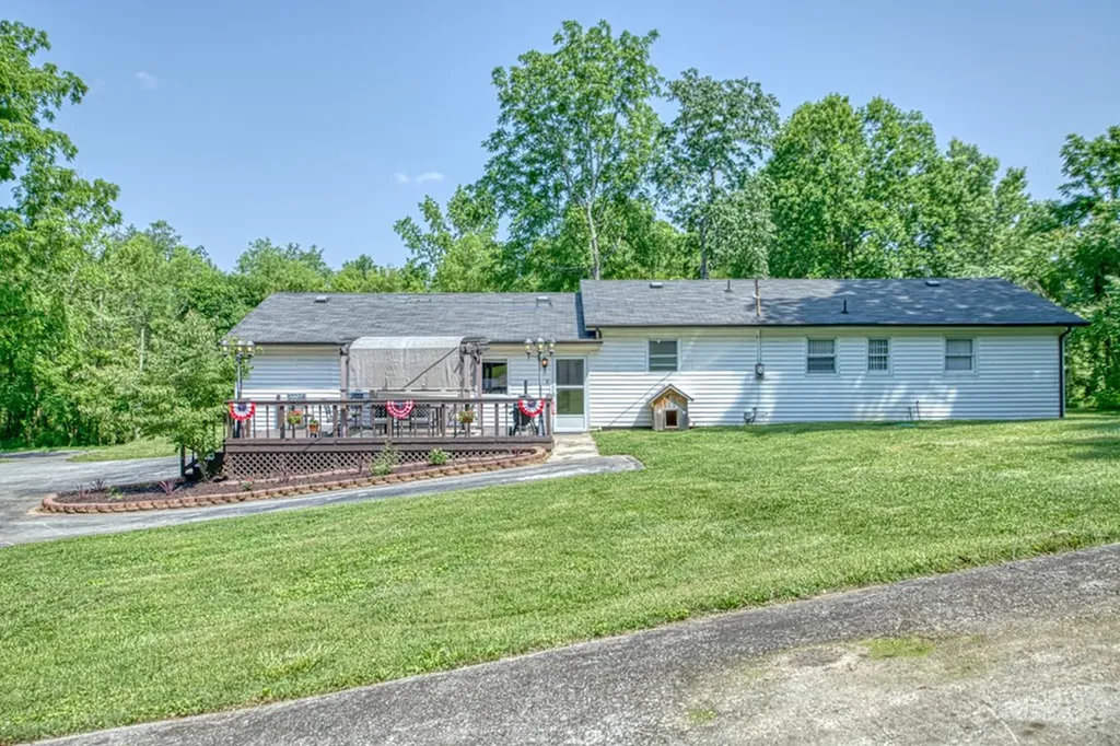 1236 Swamp Road Sparta TN 38583