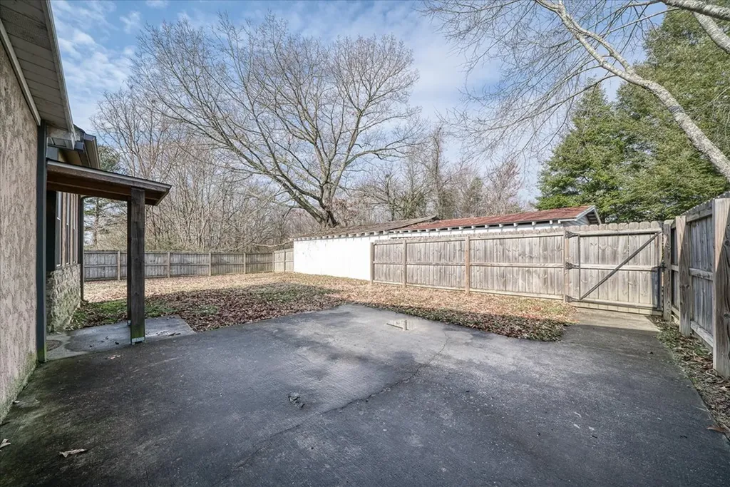 319 4th Avenue S Baxter TN 38544