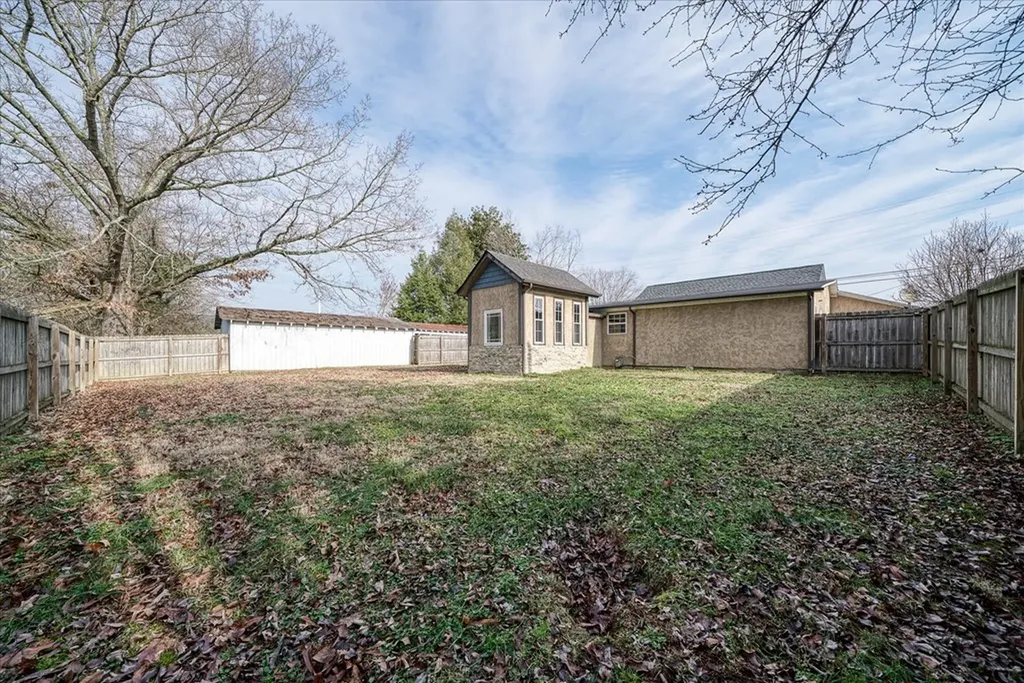 319 4th Avenue S Baxter TN 38544