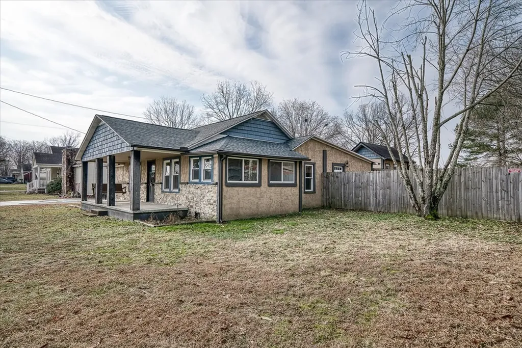 319 4th Avenue S Baxter TN 38544