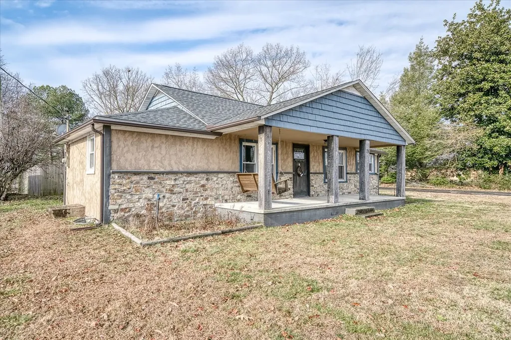 319 4th Avenue S Baxter TN 38544