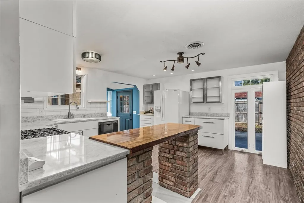 319 4th Avenue S Baxter TN 38544