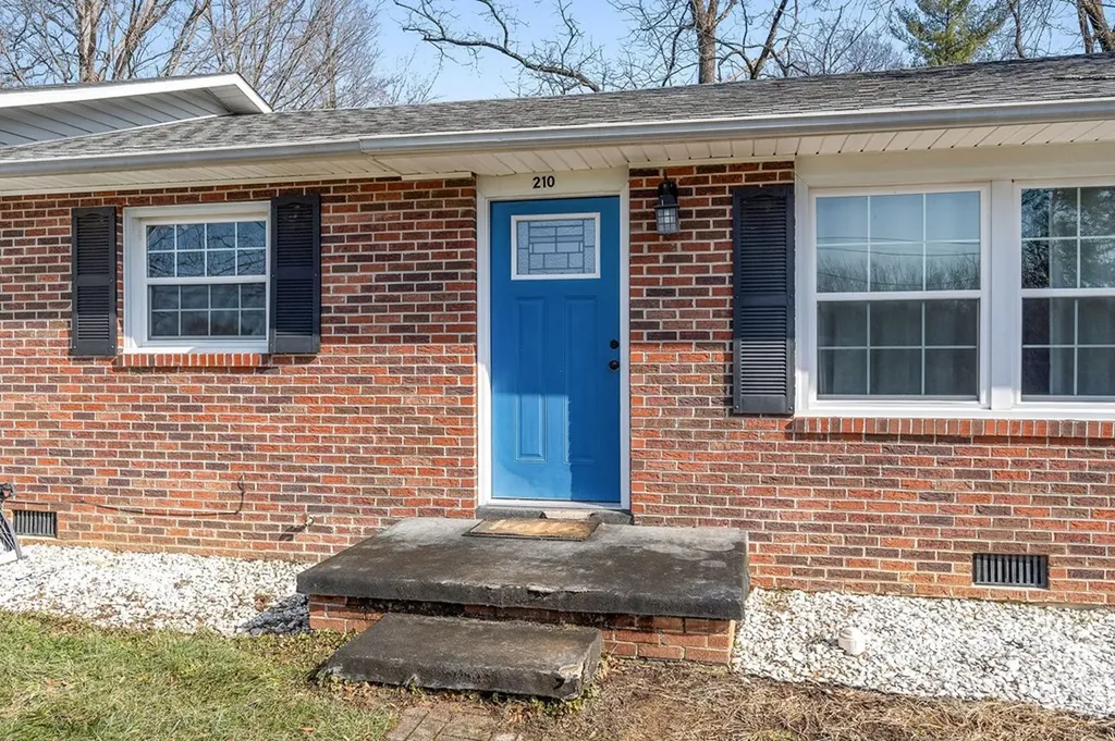 210 N 2nd Avenue Algood TN 38506