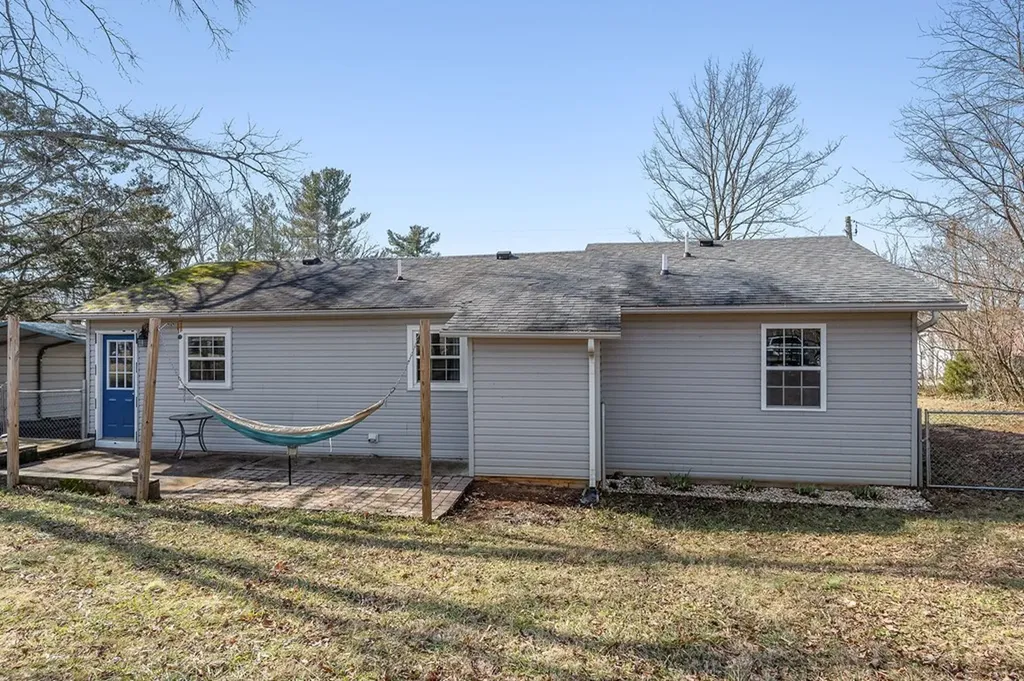 210 N 2nd Avenue Algood TN 38506