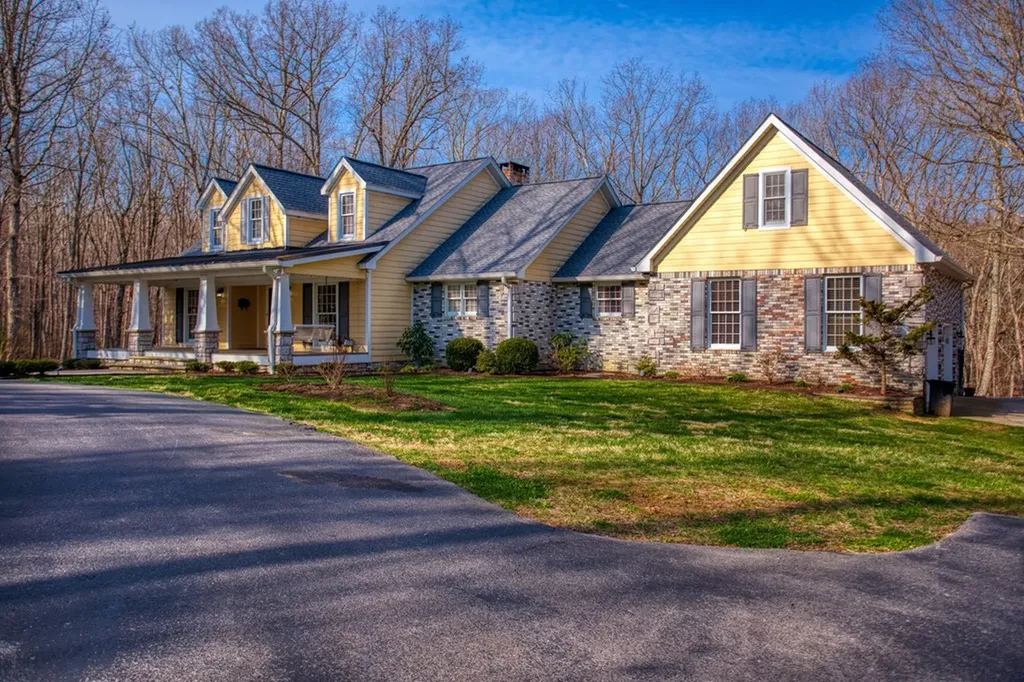 105 Charity Lane Jamestown TN 38556