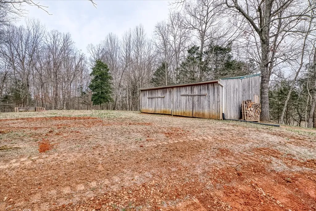 334 Farmer Road Quebeck TN 38579