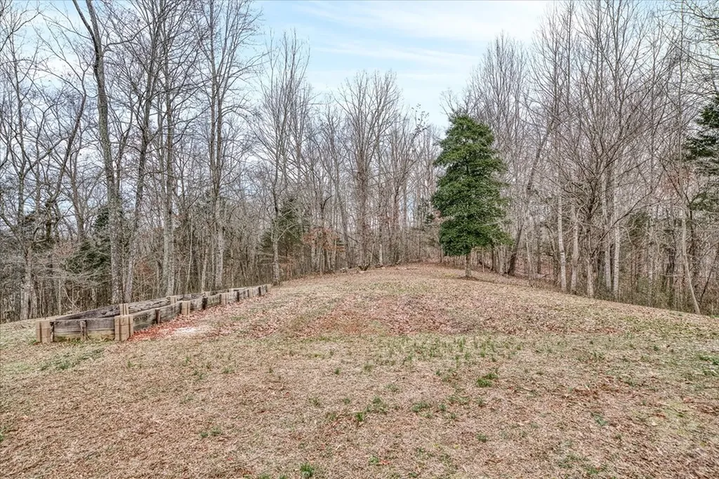 334 Farmer Road Quebeck TN 38579