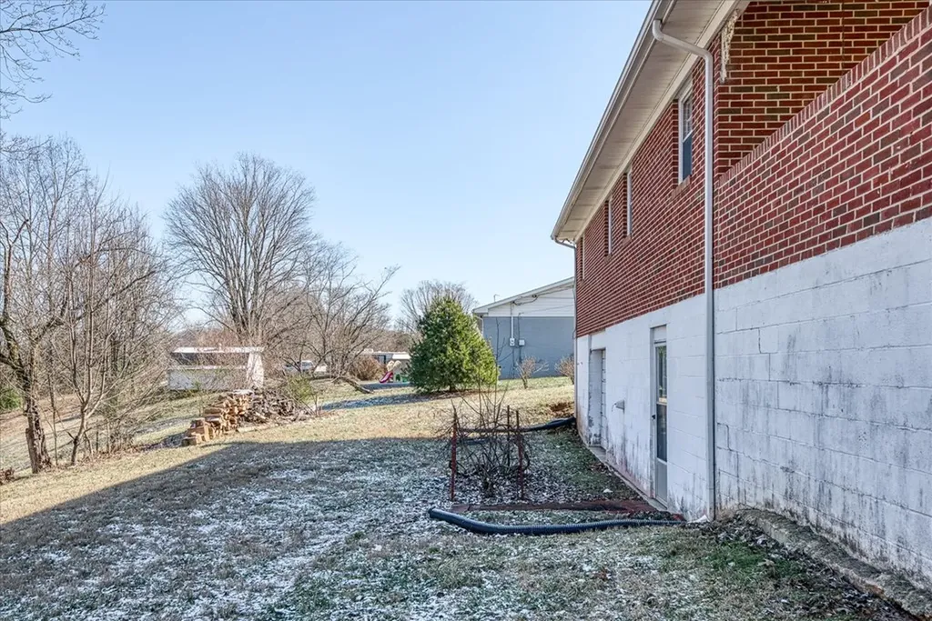 327 John Henry Demps Road Sparta TN 38583