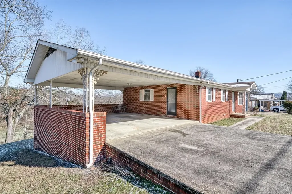 327 John Henry Demps Road Sparta TN 38583